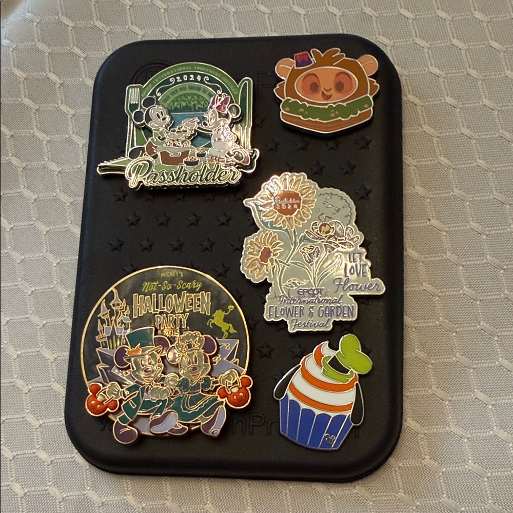 Disney pins featuring 2026 wave mystery and munchlings
